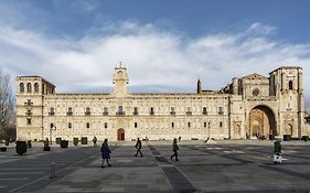 Parador De Turismo De Leon